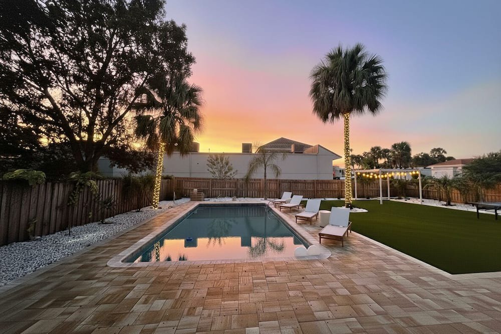 Melbourne House | Escape to La Dolce Villa, Pool, Alfresco Dining, Pergola, Lawn Games, 5mi Beach