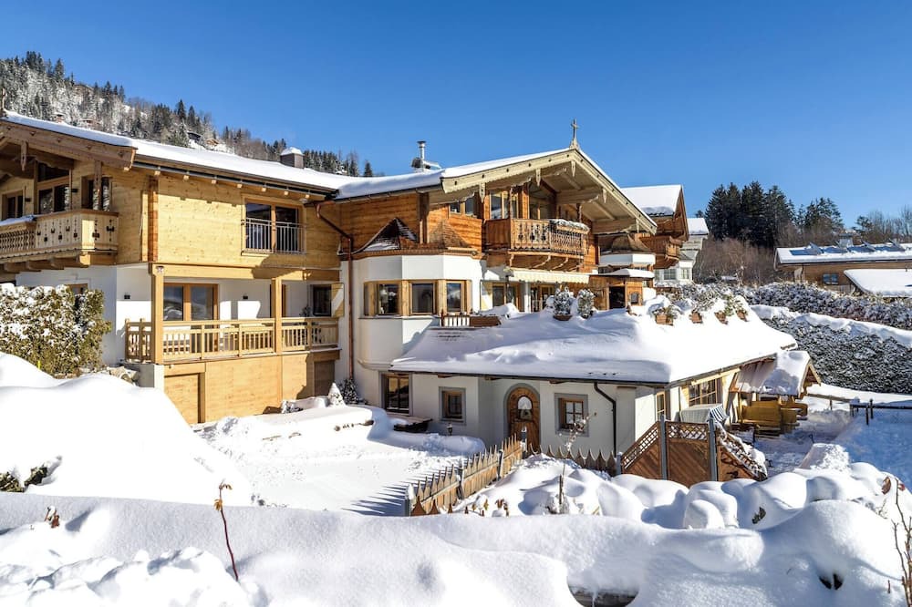 Kitzbuehel House | Alpine Retreat in Kirchberg, Tirol - Private Pool & Sauna