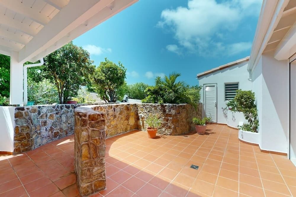Dawn Beach Estates Villa | Timeless Tides with Ocean Views 3-bdrm 3 bath, Pool, Full AC, Wifi, Dawn Beach.