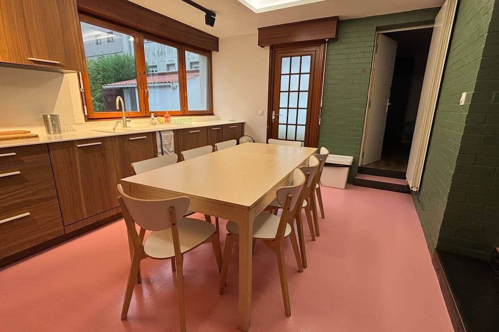 Arras House | 5-bedroom house with free parking