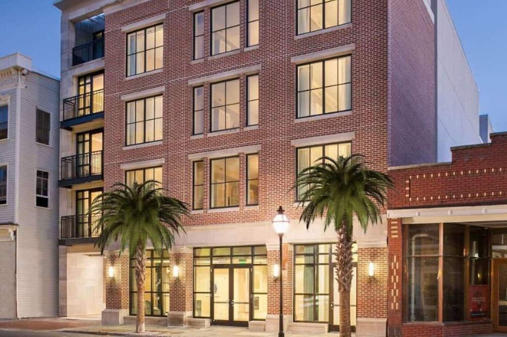 Cannonborough Elliotborough Resort | Bluegreen's King 583 Resort - Studio – Charleston Charm Meets Modern Luxury