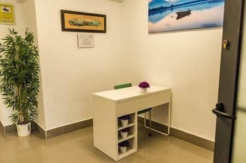 Villaverde Apartment | Isabel Guest House Room 3
