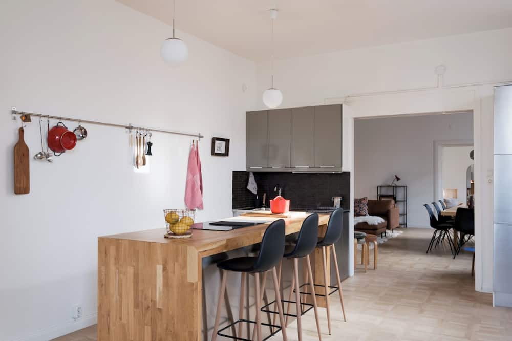 Hietalahti Apartment | Hotel-standard design apartment with sea view