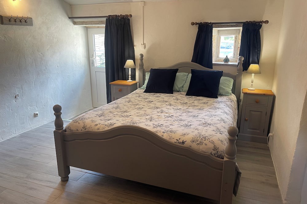 Brux Bed & Breakfast | Chambre du Jardin, French farmhouse bed and breakfast family room, sleeping 1-4