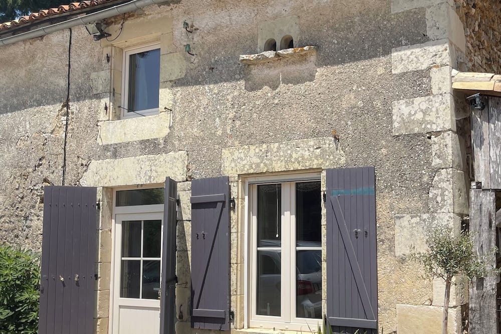Brux Cottage | Charming 1-bedroom cottage in Brux perfect for a serene rural getaway