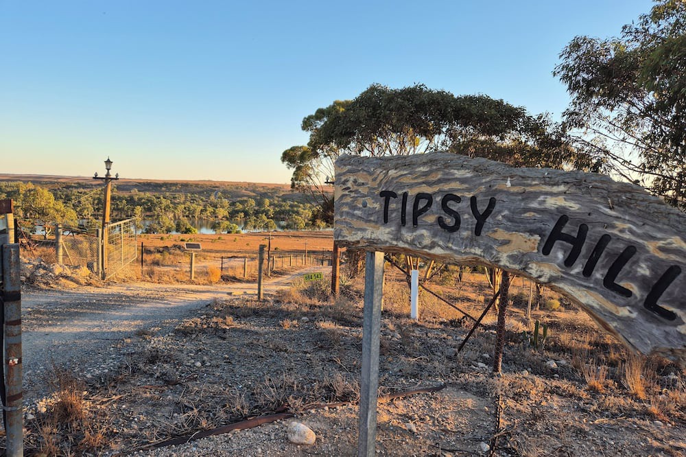 Forster Bed & Breakfast | Tipsy Hill Cottage, River Views at Walker Flat SA. Perfect for a weekend getaway