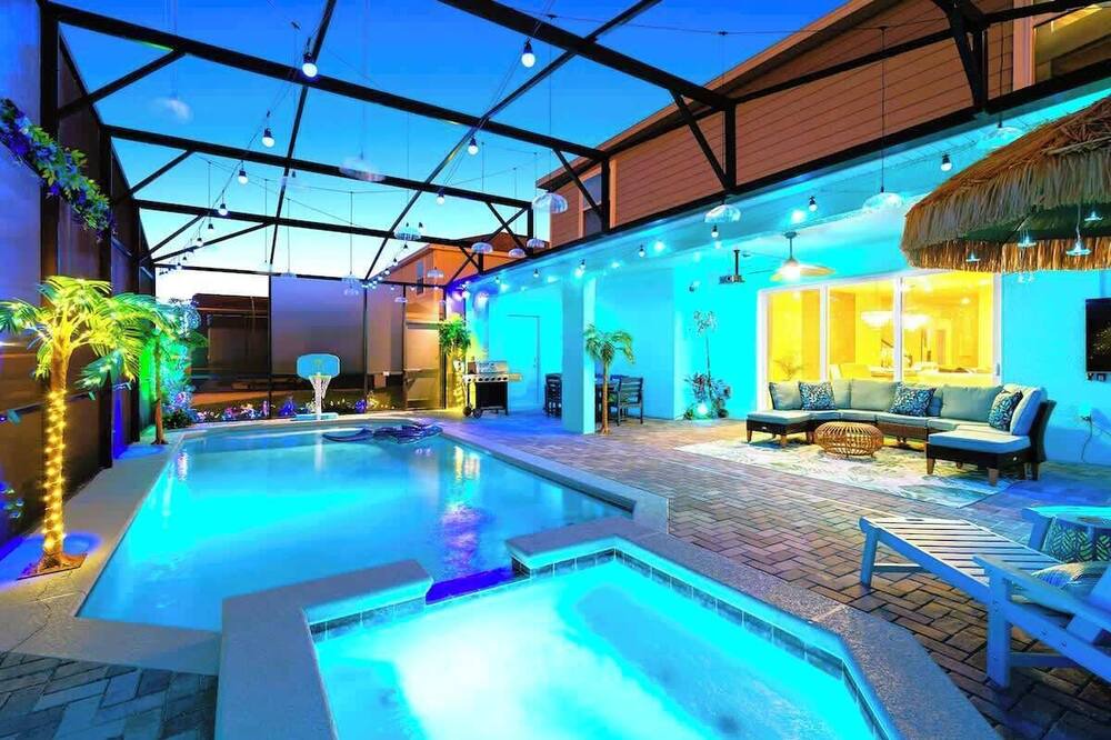 Four Corners House | New Resort, Private Pool & Spa, Outdoor Theater, Game Room, Minutes to Disney Wo