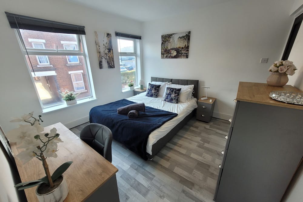 Ipswich House | Central Ipswich Stay: 2-Bed, Courtyard Garden & Work-Friendly