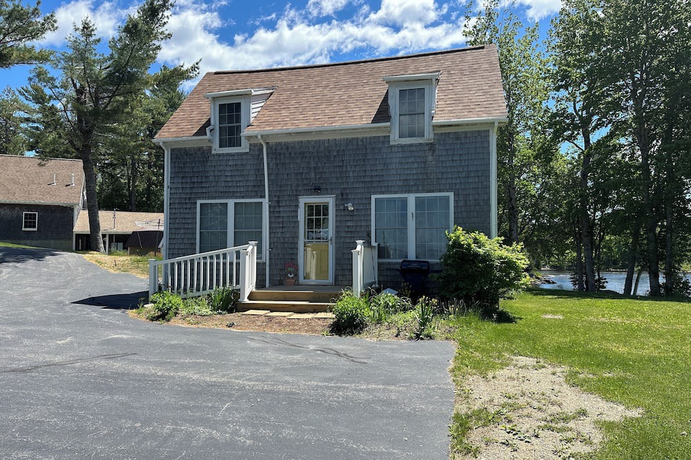 East Machias Cottage | Cozy Cottage on Hadley Lake