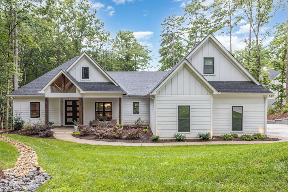 Mooresville House | Spacious 6-Bed Lakefront Retreat with Pool, Jacuzzi & Private Dock