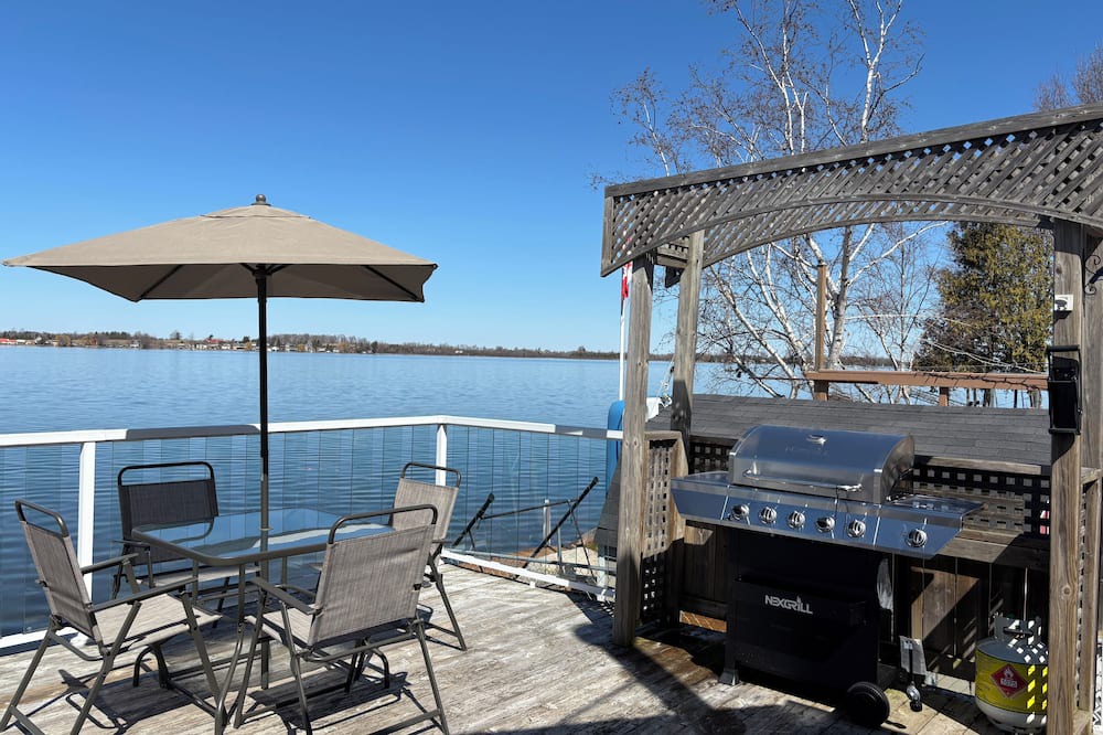 Scugog Cottage | Waterfront Cottage - Fire Pit, Dock, 1Hr from Toronto, Stunning Sunset, Kayak