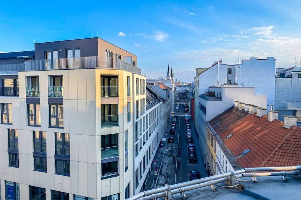 Favoriten Hotel | Stunning 12BR. Floor - Perfect for 24 People Group