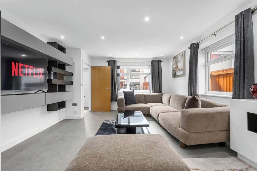 Rusholme House | Sleeps 6 Manchester home by City SuperHost
