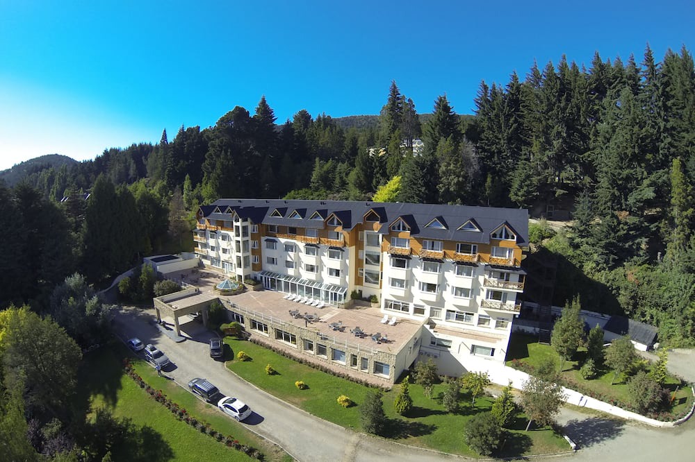 San Carlos de Bariloche Hotel | Relaxing Nahuel Huapi Room Close to Ski Slopes & Outdoor Adventures in Nature