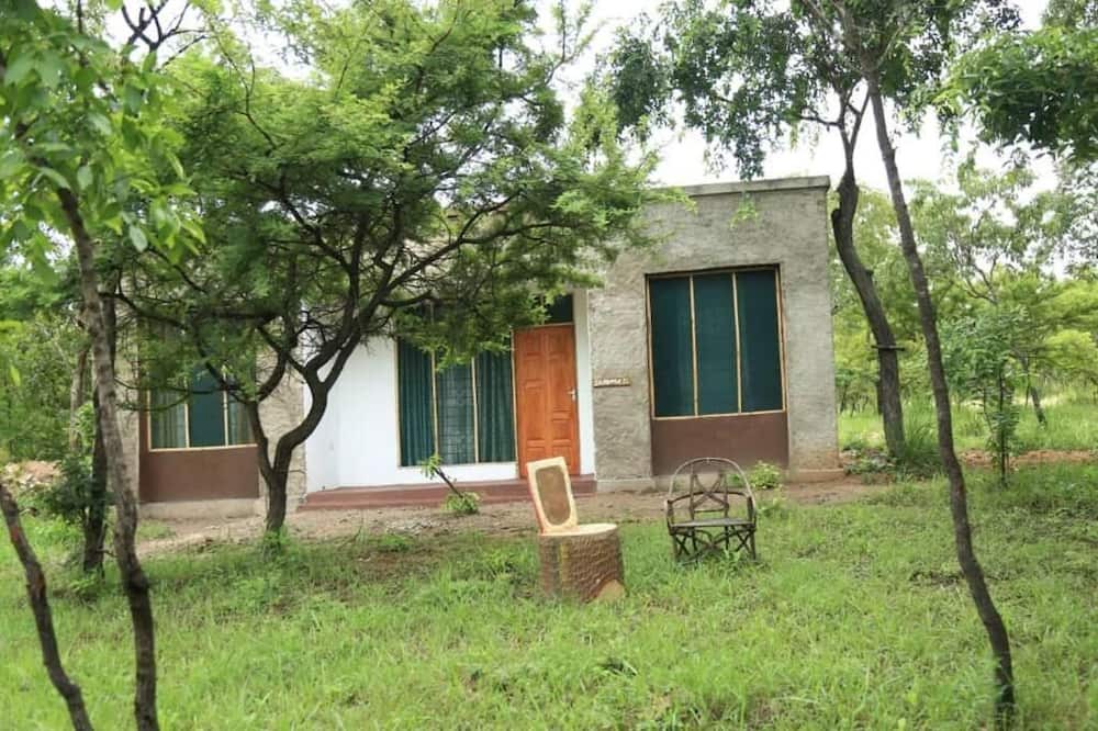 Mikumi House | Double G safaris and Camp Mikumi - Family Bungalow