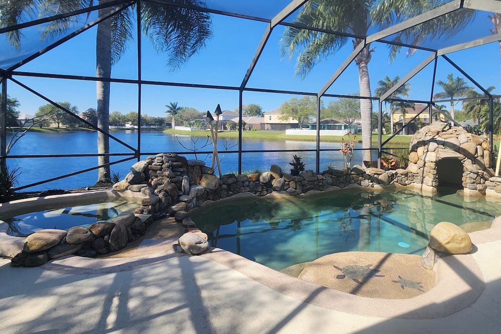 Tropic House | Your Paradise Cave Vacay
