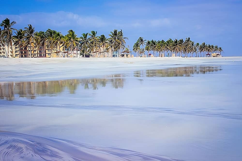 Salalah Apartment | Romantic Getaway w/Pool & Spa, Free Parking! Close to Al Haffa Beach!