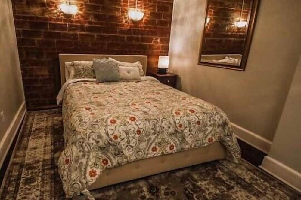 Fourmile Apartment | Historic Charm: 5 Star Comfort