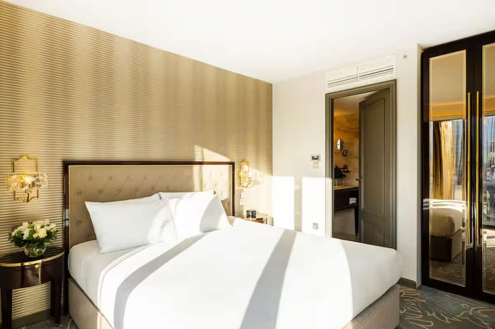 Portsoken Hotel | Spitel Fyeld Junior Suite at Hotel Saint—East End London Views!