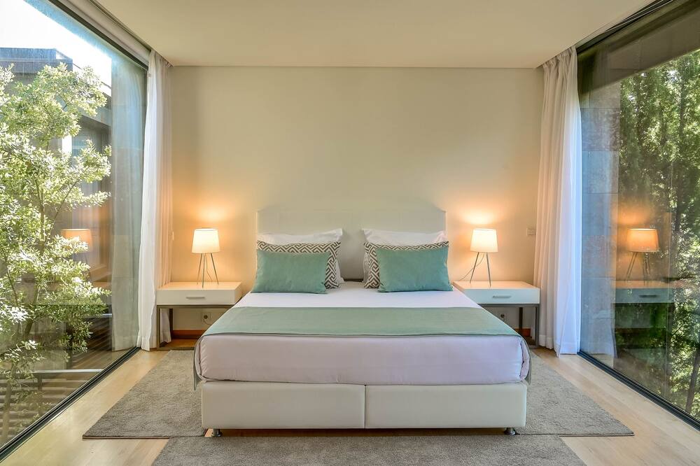 Carvalhal Hotel | Seaside Adventure: Beach Houses with Tennis, Near Sado Emotion - Free Parking!