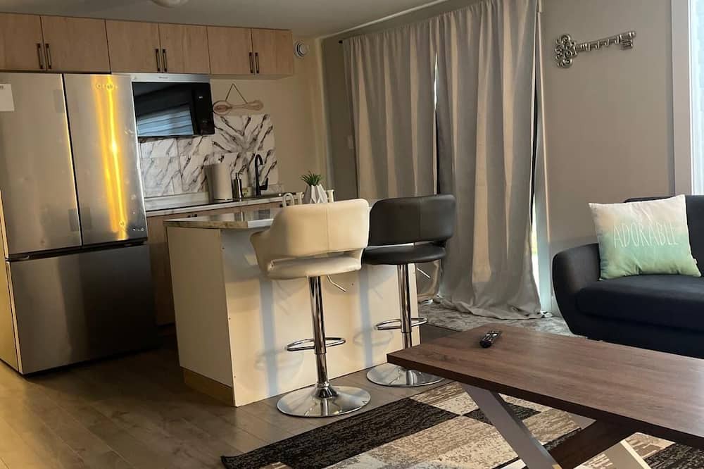 Riverview Apartment | Luxury Walkout Suite