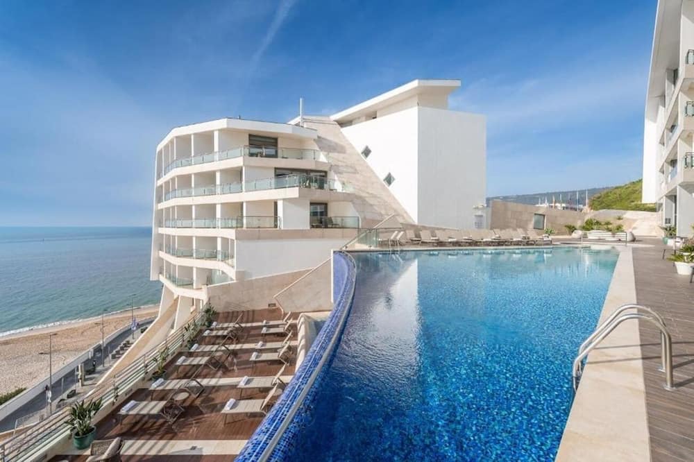 Santiago Hotel | Sesimbra Oceanfront Hotel | Ocean View Premium Deluxe | Balcony | Pools