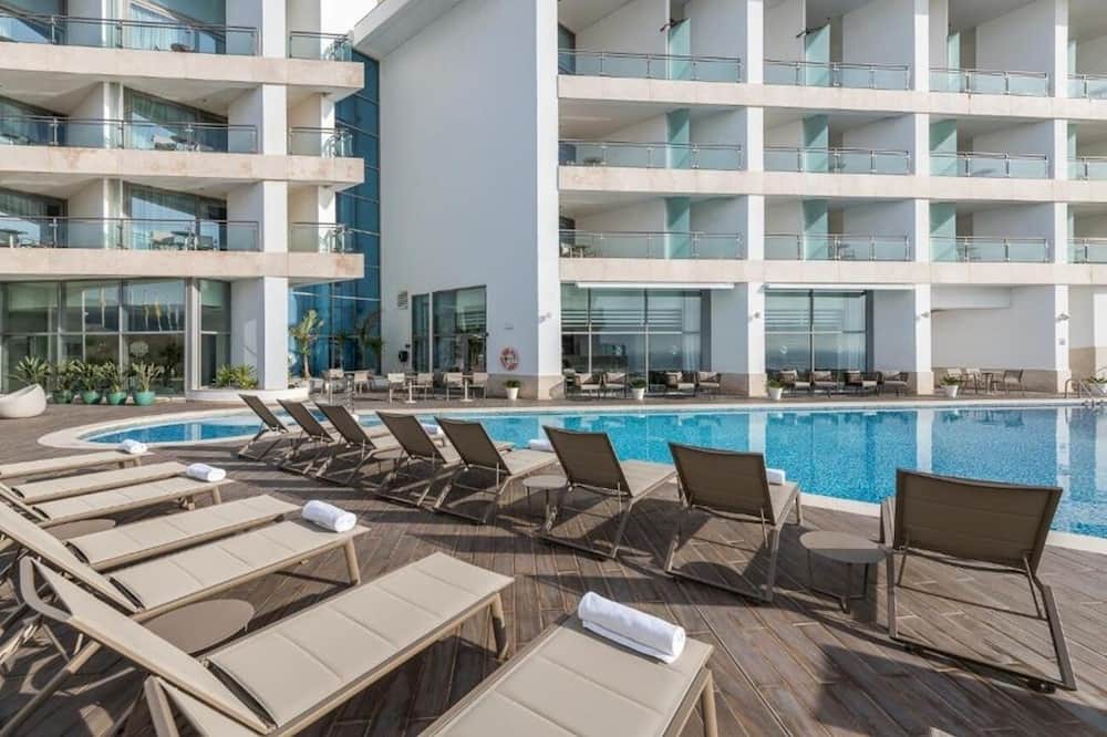 Santiago Hotel | Sesimbra Oceanfront Hotel | Ocean View Premium Suite | Onsite Pools | Restaurant