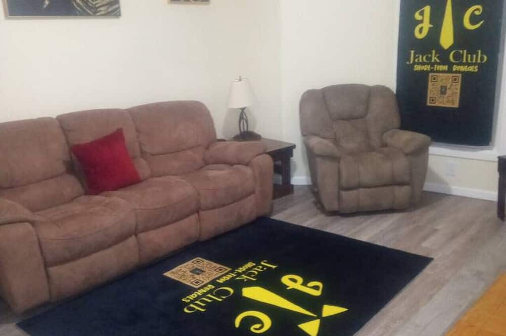 Schenectady Apartment | 3 bedroom with free parking