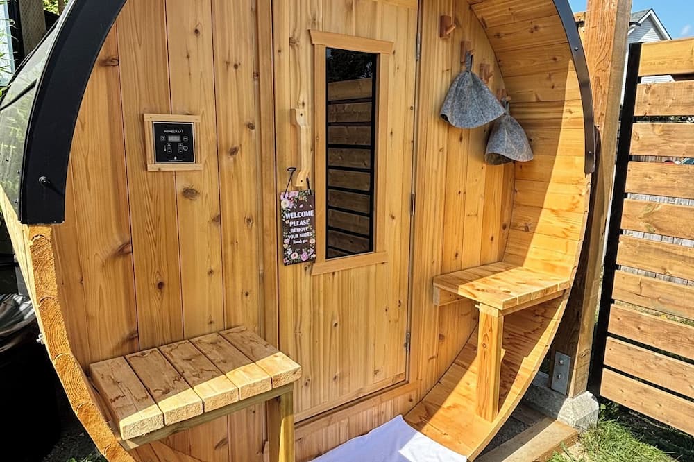 North Cowichan House | Modern 2BR Suite with Sauna, Cold Pl, Private Yard, & EV – Pet Friendly