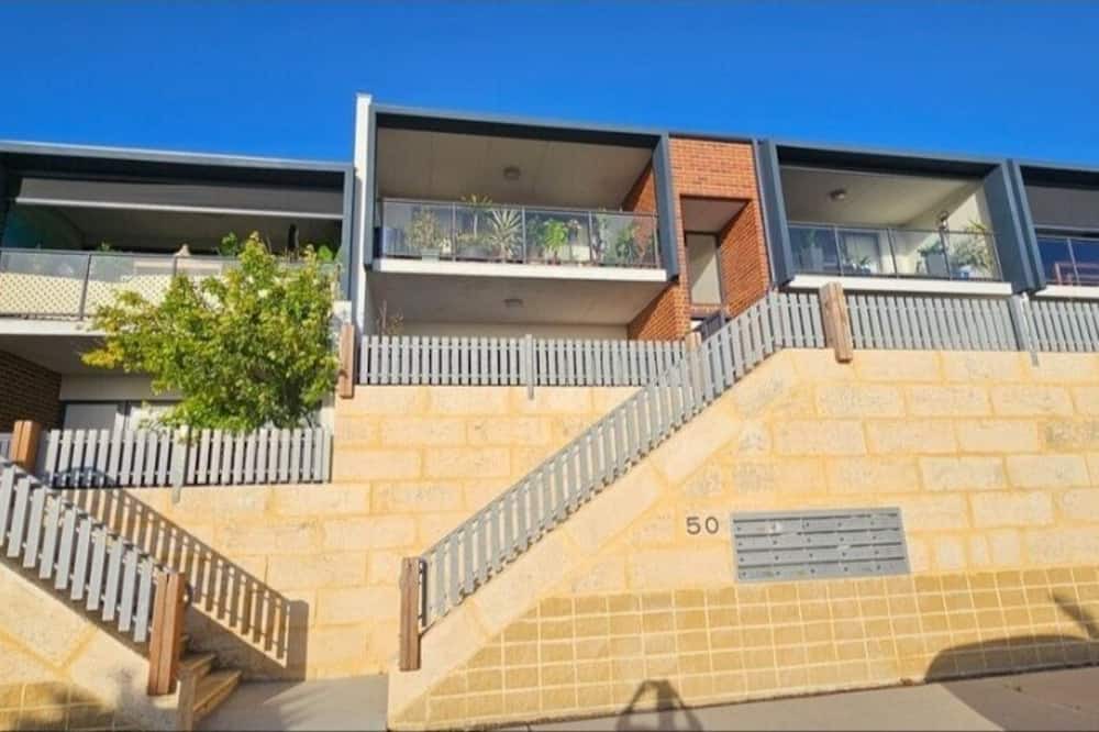 Alkimos Apartment | Wake up every morning with stunning ocean views on your door step.