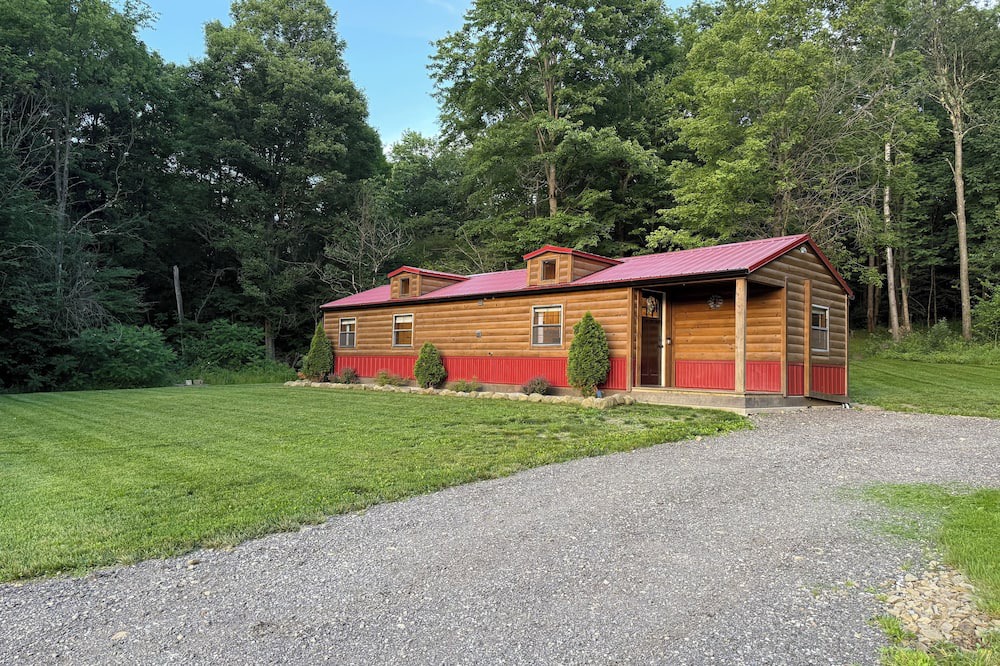 Centerville Cabin | Cozy Cabin With Hot Tub Country Setting