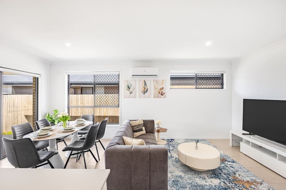 Logan Reserve House | Modern 3BR Family Home | Near Shops &Easy Brisbane