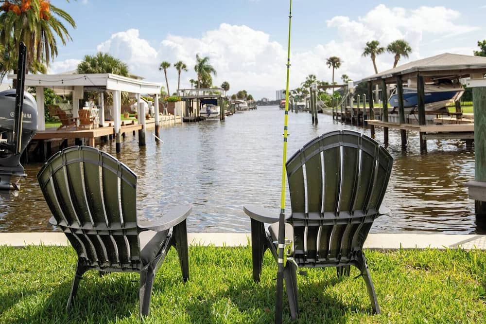 South Daytona Apartment | Riverside Retreat w/Fireplace