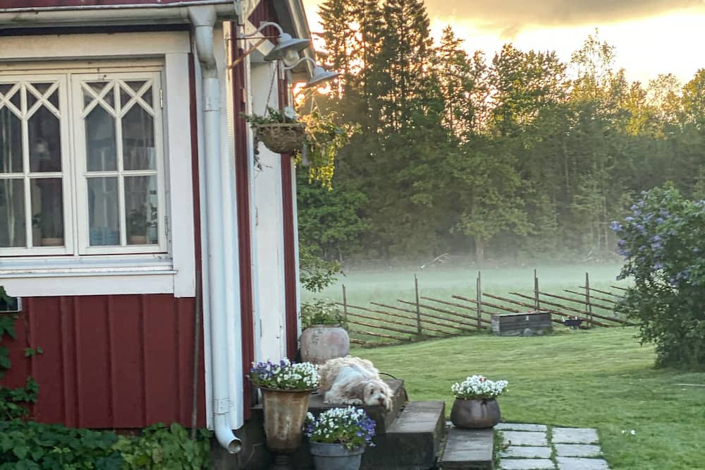 Sandared House | Tranquil 3-bedroom house for a peaceful getaway with sauna and jacuzzi.