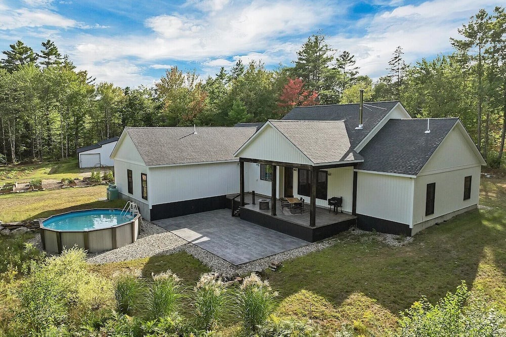 Lebanon Other | Charming 3-bedroom Farmhouse in the Seacoast