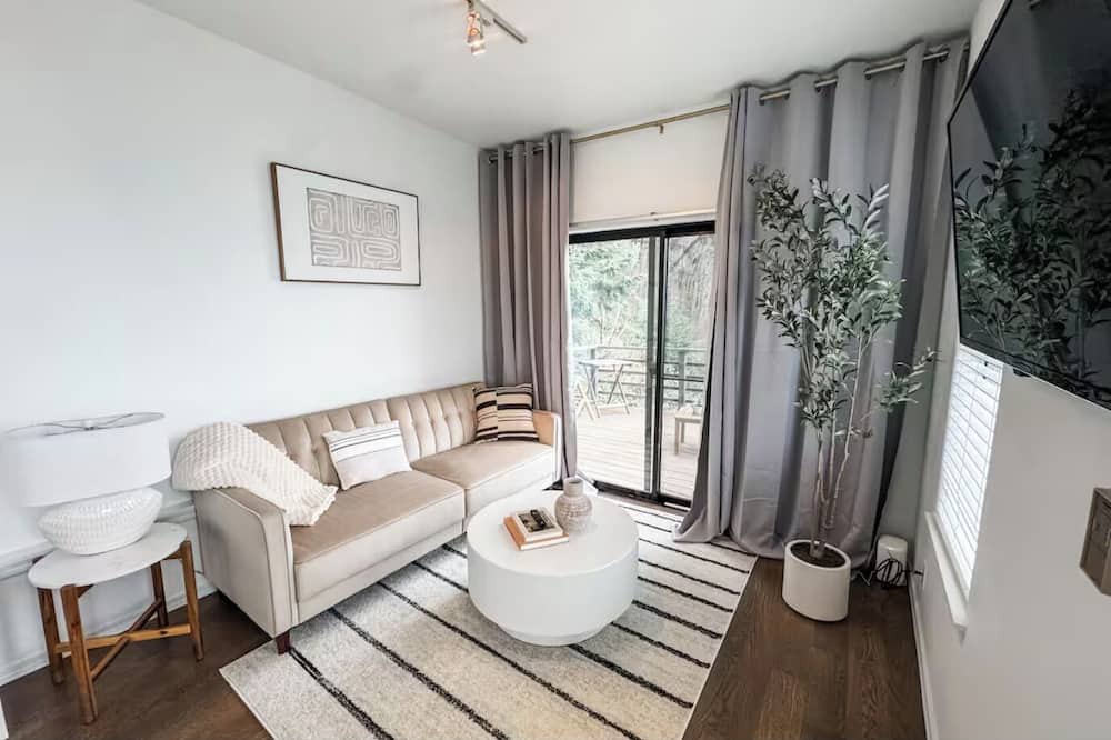 Gatewood Apartment | Dyane's Treehouse C2