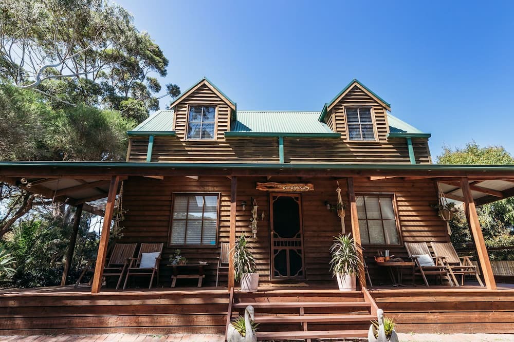 Waratah House | The Sea Shack - Your cosy coastal escape!