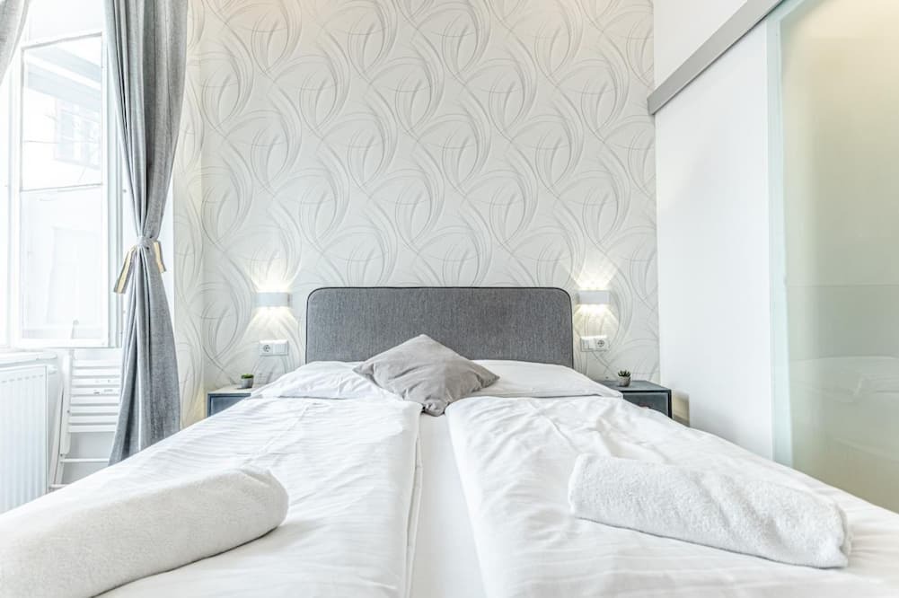 Mariahilf Hotel | Affordable Hotel room for 2