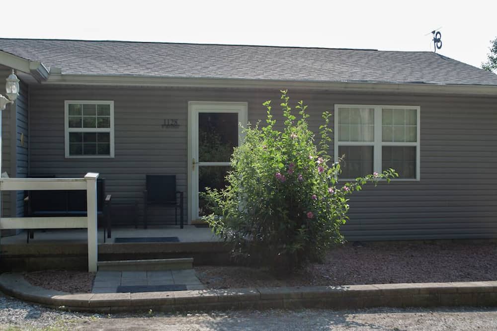 Fairview Park Apartment | Quiet and sophisticated apartment with AC in Clinton