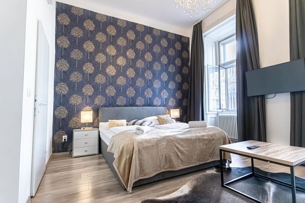 Mariahilf Hotel | Affordable King Room w/Cityview Mariahilferstr F