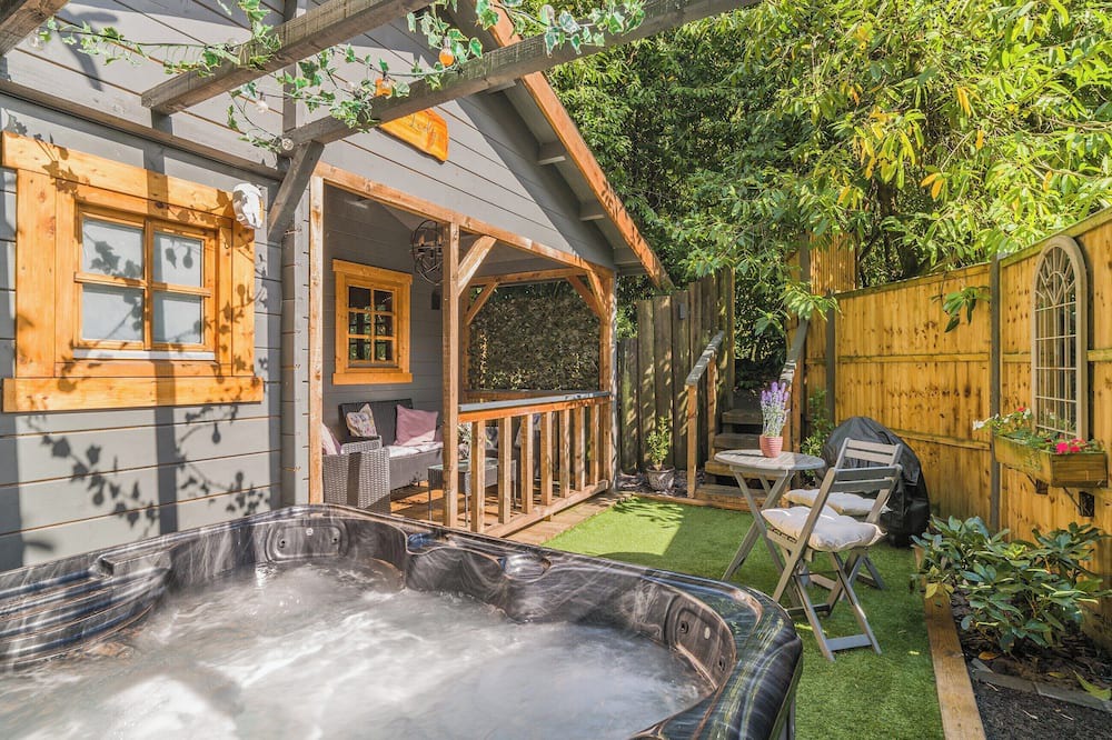 New Forest District Cottage | 1 bedroom accommodation in Ringwood, New Forest