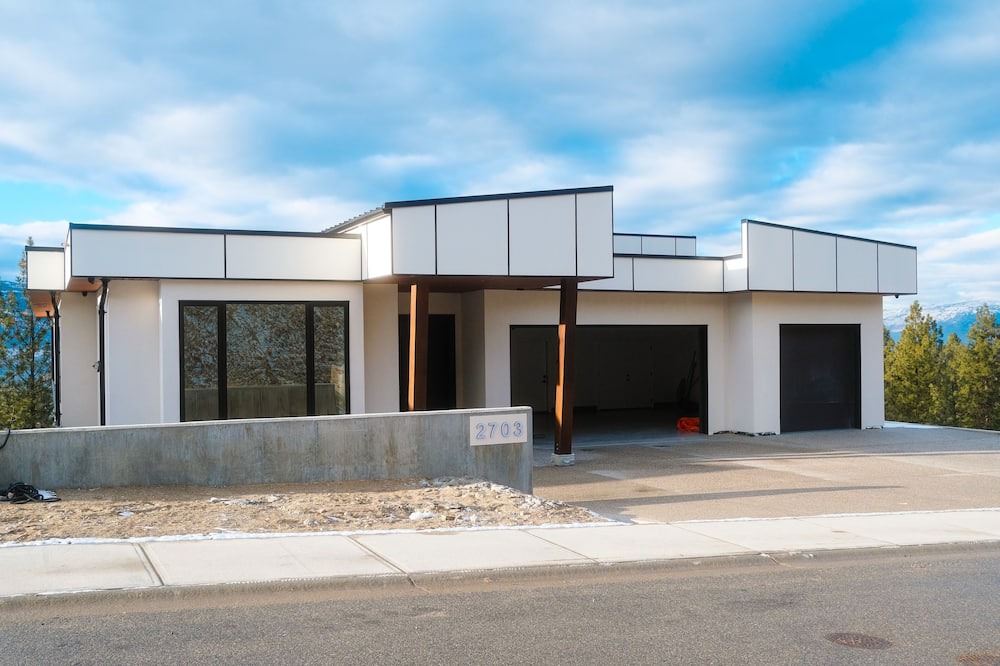 Okanagan-Similkameen House | Sky view Retreat with pool, movie theatre and views