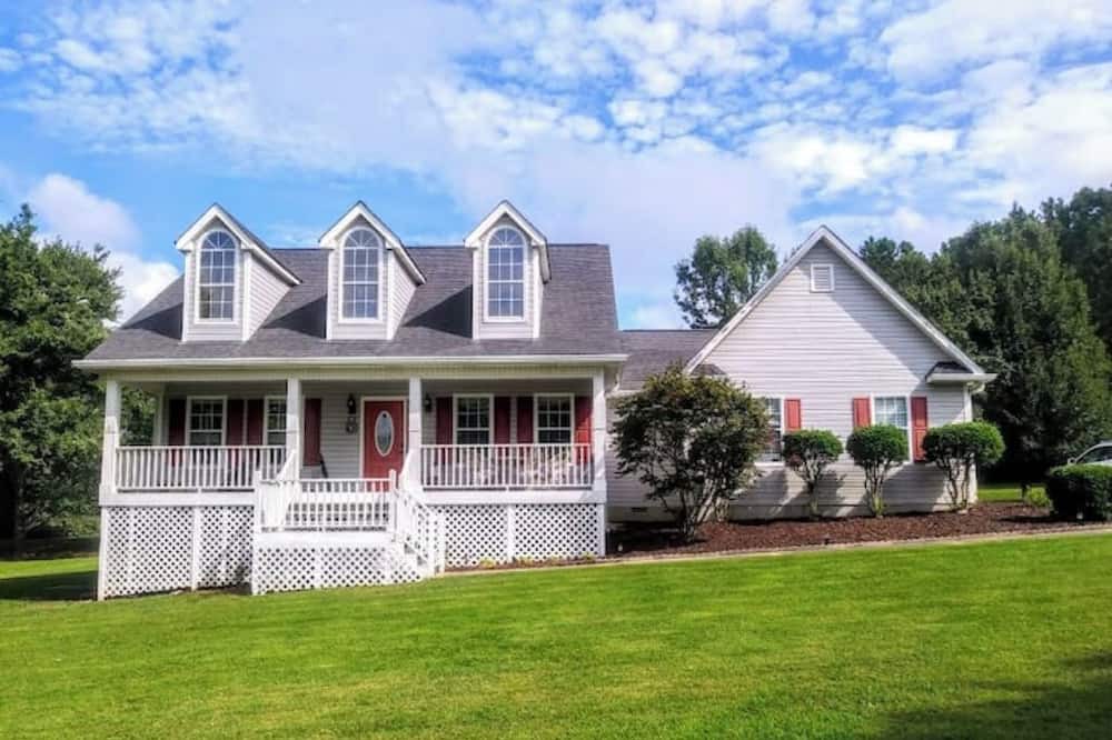 Tyrone Apartment | Private! Spacious. + Shiloh - Private. King size bed. Quiet, serene