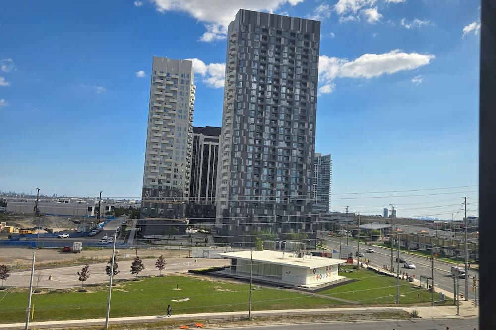 Vaughan Condo | Secured Gated Estate