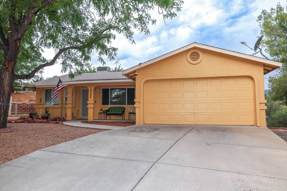 Cottonwood-Verde Village House | Escape to a charming 3-bedroom, 2-bath retreat in Cottonwood, AZ. Nestled near Sedona’s red rocks.
