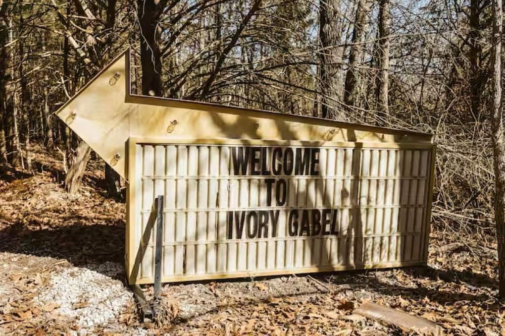 Highlandville Cabin | Ivory Gabel Cabin