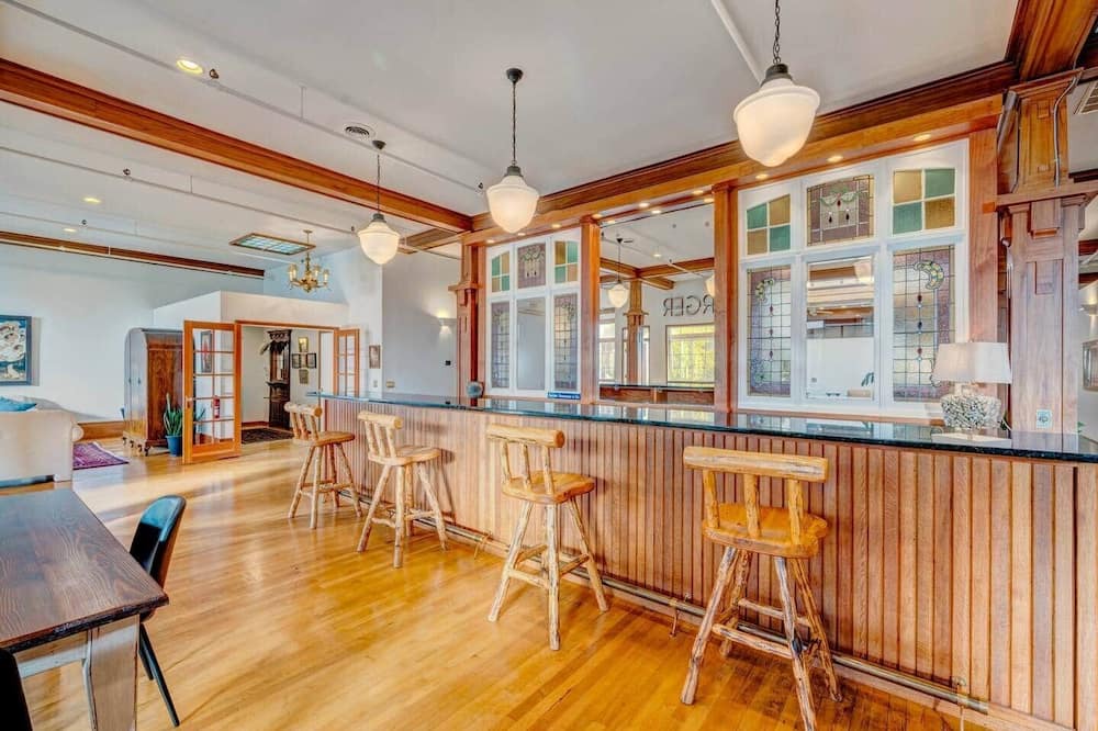 Sheridan House | Main Street Lux Retreat-The New York Store Suite