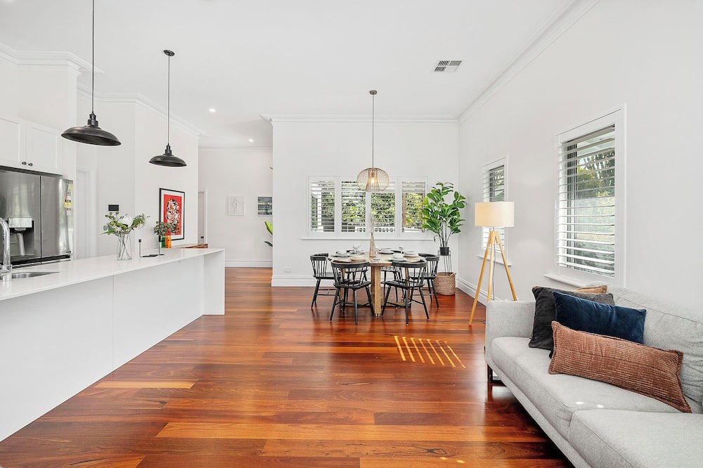 Bayswater House | Stylish Suburban Getaway: Spacious & BBQ in Bayswater
