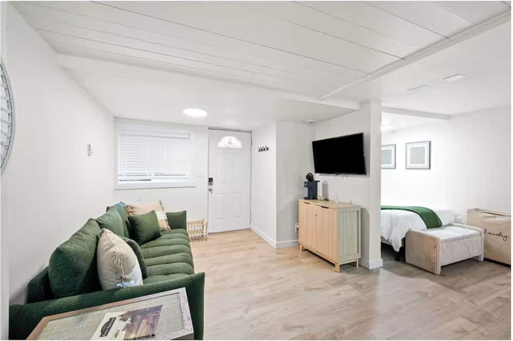 Juanita Apartment | Juanita Bay Cottages B2