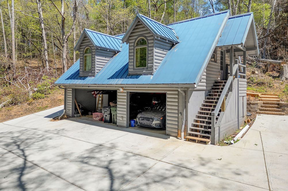 Waleska Apartment | Treehouse couples retreat